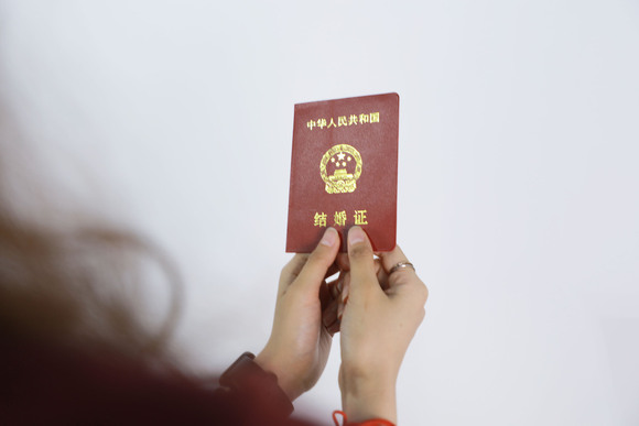 二婚后孩子的户口可以转到对方户口上吗