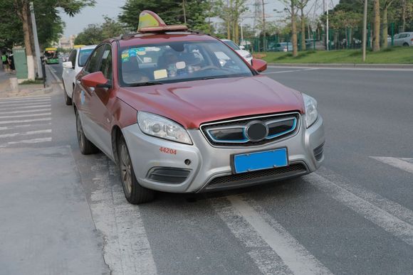 撞到他们租的车,要给天天的出租费吗