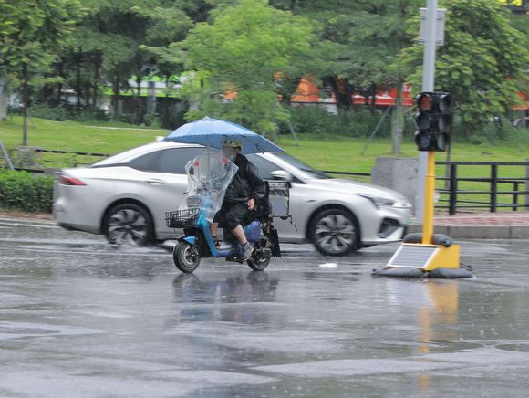 左转没绿灯就走算闯红灯吗