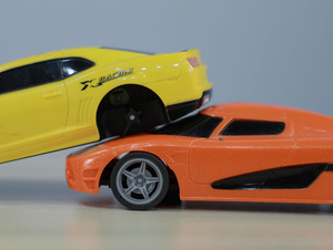 电动车超车碰撞事故，谁的责任