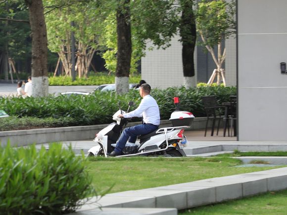 电瓶车撞人经检查没事，后续怎么办