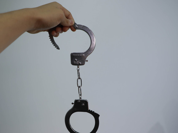 逮捕和批捕是一个意思吗