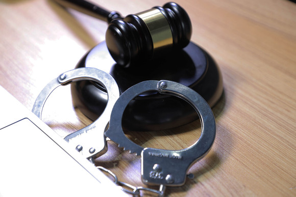 二审判决后多久送监狱服刑