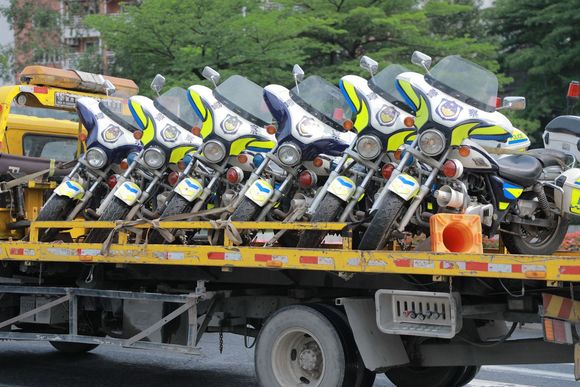 未满18岁无证驾驶摩托车能拿回吗