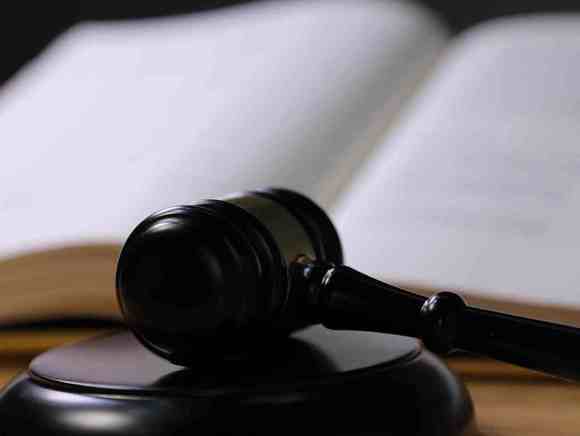 因踢球受伤可以索求赔偿吗