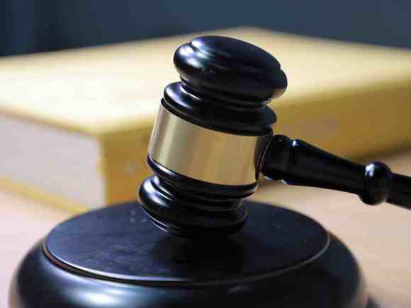 被执行人名下车子可以年审吗