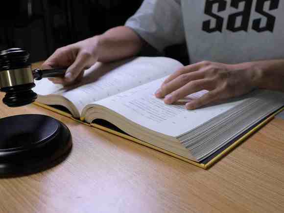 如何处理未裁决的交通强制措施