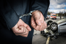 怎么确定机动车交通事故中的被告