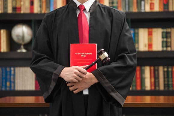 法官枉法裁判应该向什么部门反映