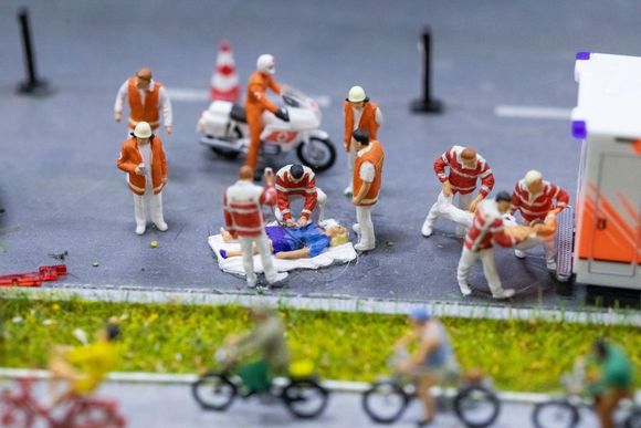 被电动车撞了住院怎么处理