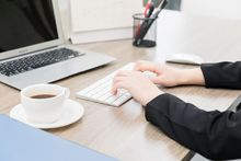 上班三年无劳动合同和社保如何处理