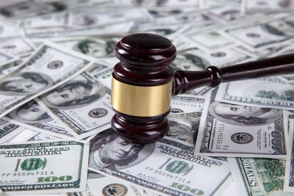 法院拍卖汽车有抵押如何过户给他们